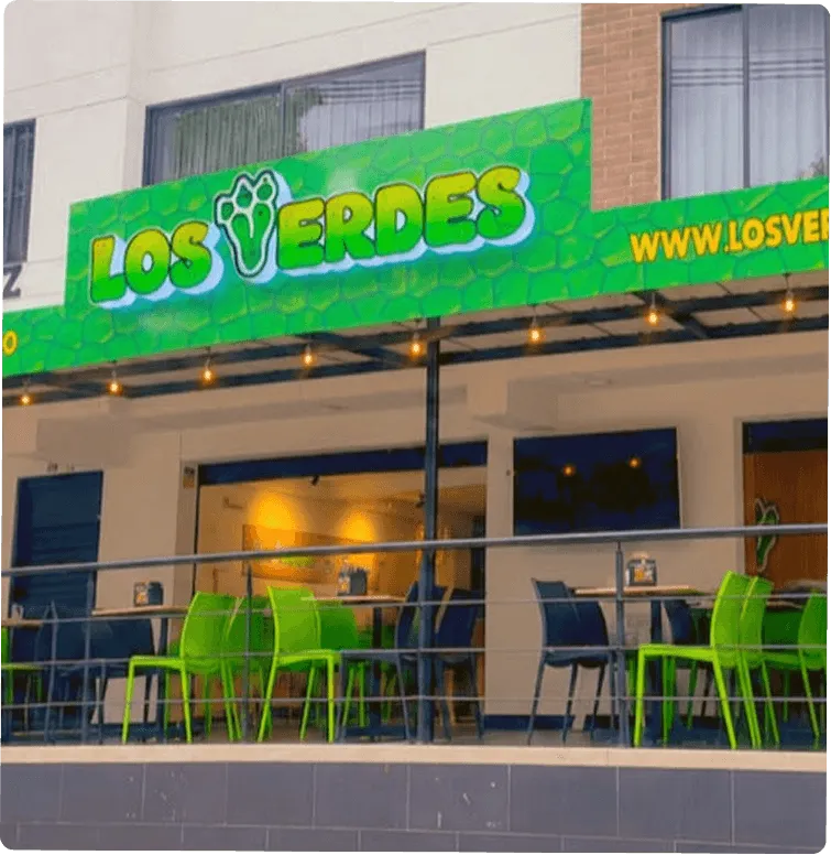 Fachada y local Los Verdes